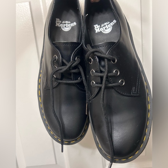 Dr Martens - 8053 Quad Leather Platform Shoes Item SKU  8053 Doc Martin’s LEATHER PLATFORM CASUAL SHOES